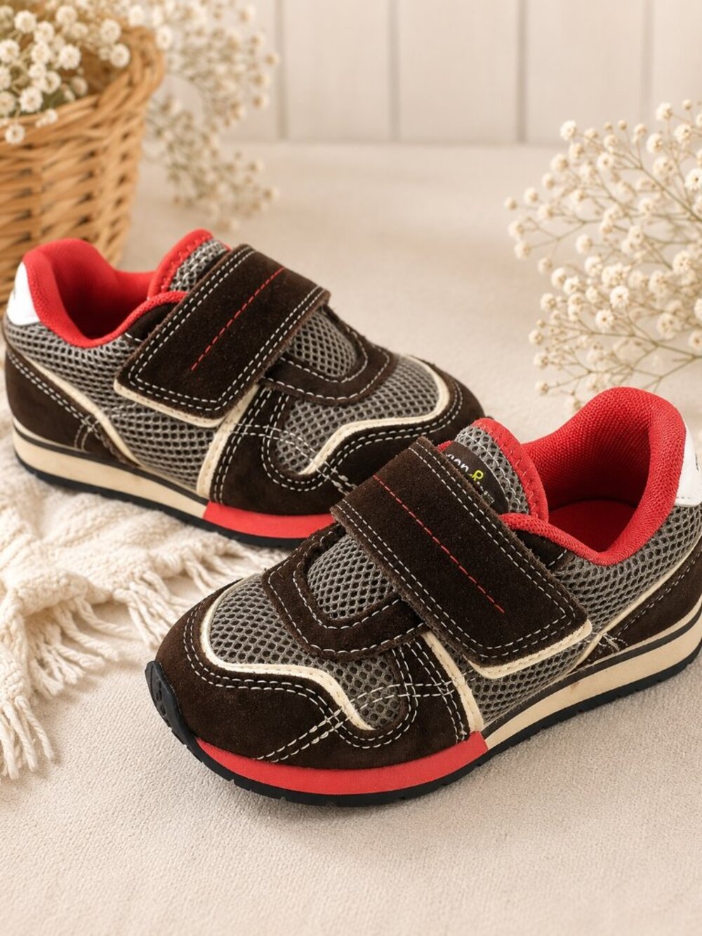 Morgan & Milo Sz 8 8.5 Boy's Suede Sneakers